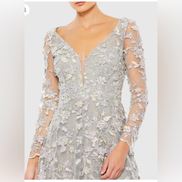 MAC DUGGAL
Gray Platinum Floral Applique Long Sleeve Illusion
Gown #70224 Sz: 10 - Picture 10 of 11